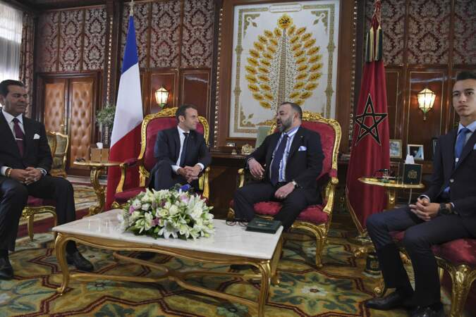 Pendant ce temps, l'ambiance est plus studieuse entre le président de la République et le roi Mohammed VI