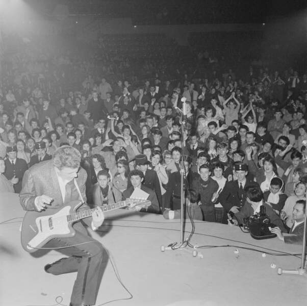 Johnny Hallyday le soir de son tout premier concert, le 16 septembre 1960 à l'Alhambra