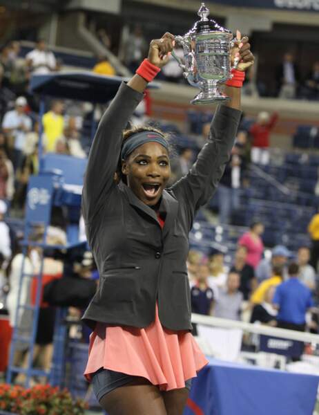 Serena Williams soulève le trophée