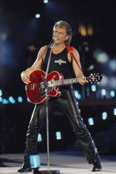 Juin 1991 : au Trocadéro, Johnny Hallyday twiste le marcel made in Harley-Davidson et le pantalon en cuir