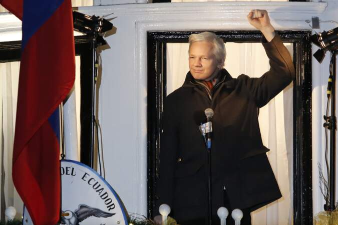 Pamela Anderson serait en couple avec Julian Assange