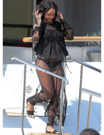 Quoi qu'elle porte, Rihanna n'est jamais transparente.