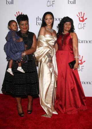 Rihanna entourée de sa tante, sa nièce et sa mère