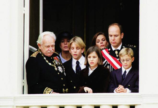19 novembre 1997 : Carré strict et chemise blanche, Charlotte a tout de la petite fille de bonne famille (11 ans)