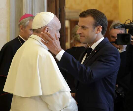 Emmanuel Macron rencontre le pape François au Palais du Vatican