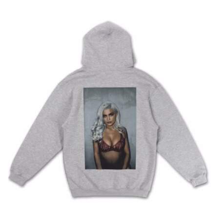The Kylie Shop : sweat gris à capuche imprimé photo