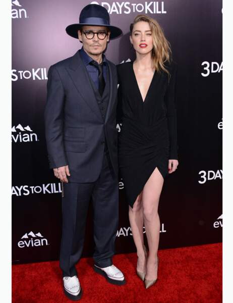 Toujours accro au look retro, Johnny Depp a choisi un costume bleu et son éternel fedora