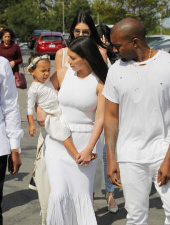 5 avril 2015 : Look total blanc pour la famille Kardashian - West pour la messe de Pâques à Los Angeles