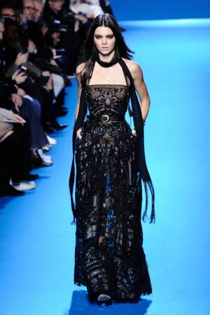 Fashion week prêt-à-porter: Kendall Jenner au défilé Elie Saab à Paris