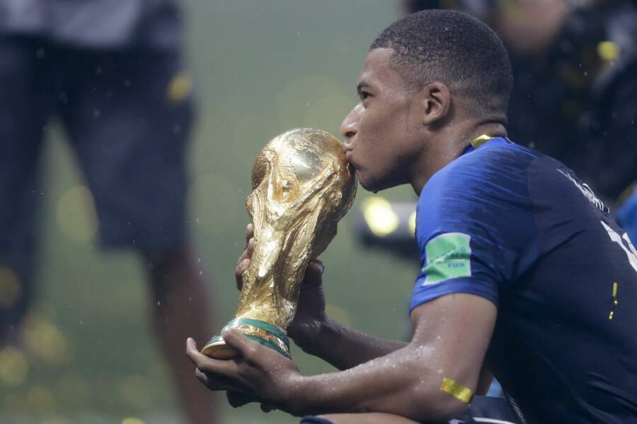 Victoire de l'équipe de France à la coupe du monde 2018 : Kylian Mbappé et la coupe
