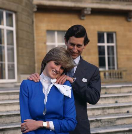 Charles surplombe Diana, qui était alors sa fiancée