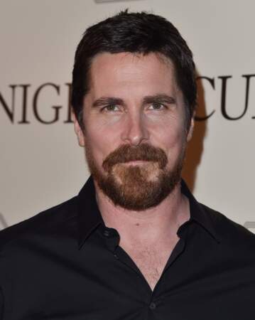Christian Bale barbu : shérif texan.