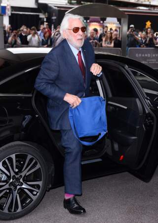 Cannes 2016: Donald Sutherland trooooop élégant dans son costume bleu.