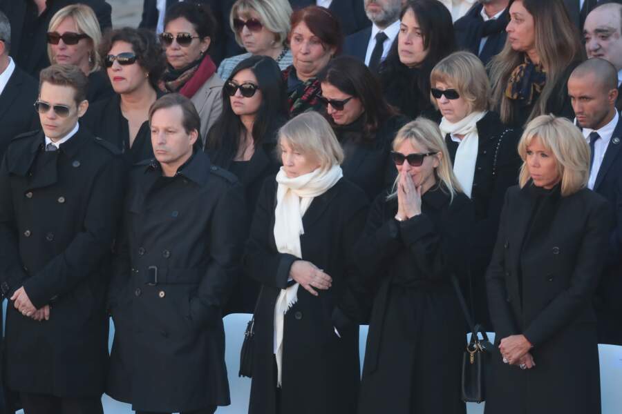 Brigitte Macron et la famille de Charles Aznavour à l'hommage national aux Invalides