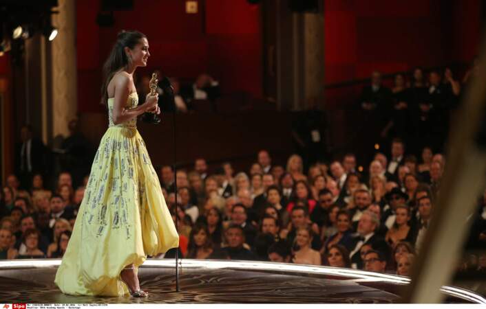 D’ailleurs Alicia Vikander a reçu son Oscar habillée en omelette à strass. Voilà, fin des backstage! Bonne journée!