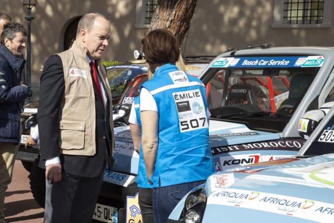 Albert de Monaco donne le départ du rallye des E-Gazelles