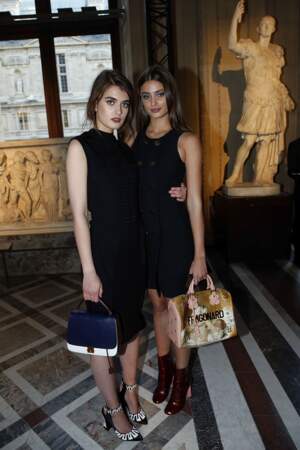 Soirée Louis Vuitton x Jeff Koons au Louvre : Taylor Hill (à droite) et une ravissante amie