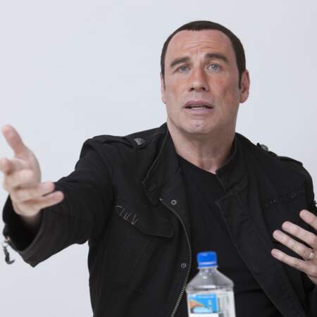7 et 8 mai 2012 : deux masseurs accusent John Travolta d’agression sexuelle