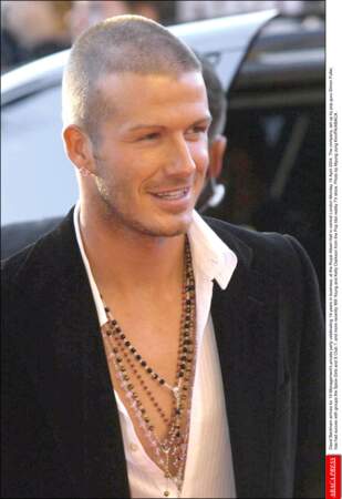 David Beckham en 2004: il lance le port de chapelets multiples