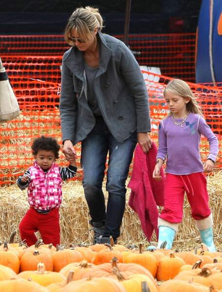 Heidi Klum et les enfants au Mr Bones pumpkin patch, en 2010