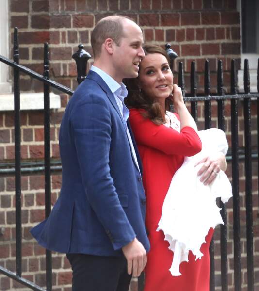 Kate Middleton et le prince William pour la présentation officielle de leur 3ème royal baby le 23 avril 2018
