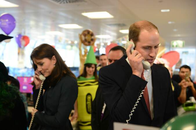 Le couple royal a joué le jeu et tenter de conclure des deals au téléphone...