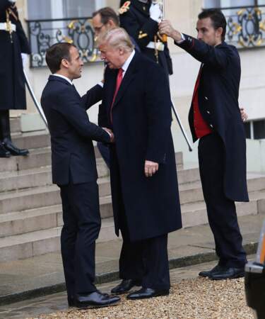 Et puis c'était au tour d'Emmanuel Macron d'accueillir Donald Trump