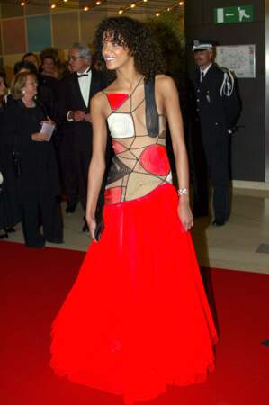 Les pires looks des stars françaises au Festival de Cannes - Noémie Lenoir et une robe infernale