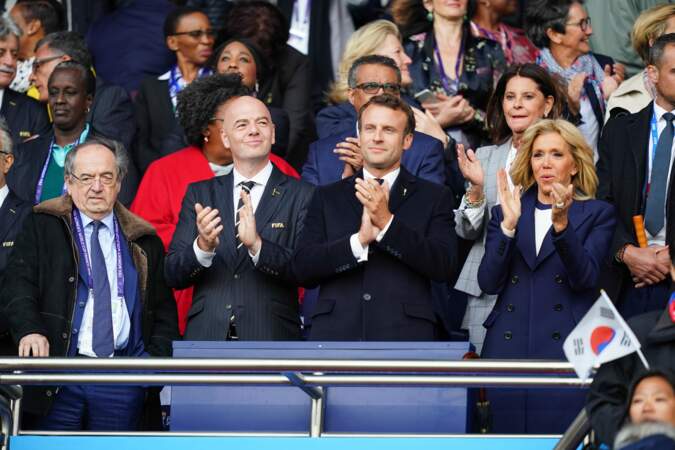 Emmanuel et Brigitte Macron dans les tribunes du match France - Corée du Sud