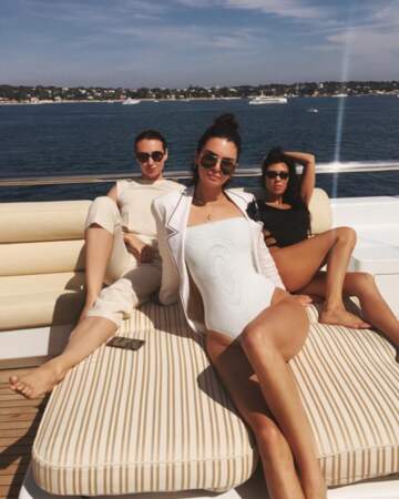 Kendall Jenner et Kourtney Kardashian en bonne compagnie à Cannes