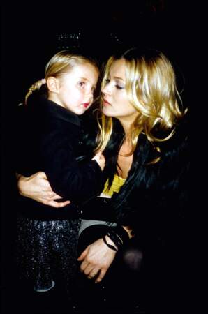 Lila Grace avec sa maman Kate Moss en 2006