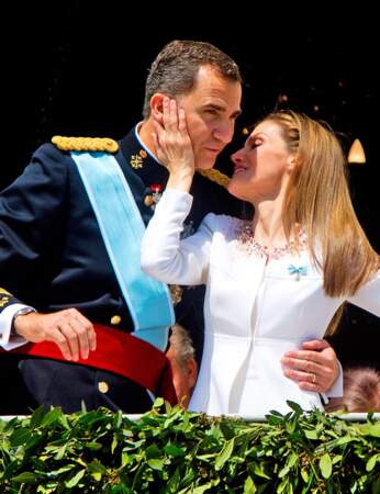 Le cou de jeune de la royauté (le roi Felipe et la reine Letizia d'Espagne)