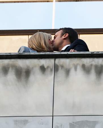 Emmanuel Macron vainqueur du 1er tour de la présidentielle : Le couple se montre très amoureux