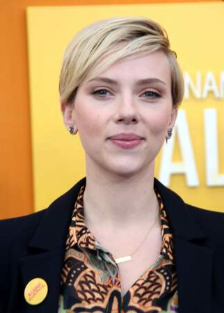 Avec son rôle dans Avengers : l'ère d'Ultron et ses contrats de pub, Scarlett Johansson suit avec 35,5 millions