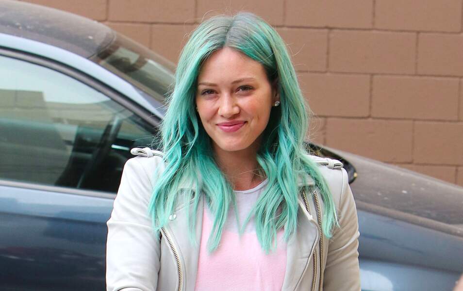 Hilary Duff fête l'arrivée du printemps avec une nouvelle couleur de cheveux