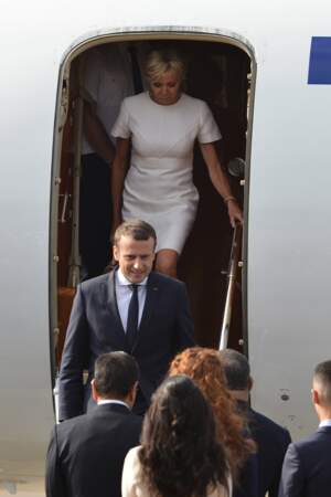 Emmanuel Macron et son épouse Brigitte arrivent au Maroc avec l'avion présidentiel