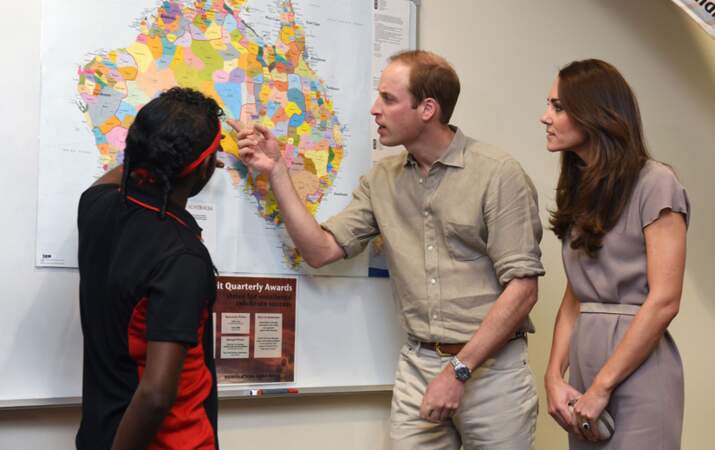 Will et Kate observent une carte de répartition des langues indigènes