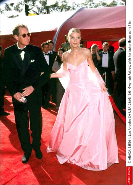 En 1999, Gwyneth Paltrow reçoit un Oscar dans sa robe rose Ralph Lauren. Un mythe.