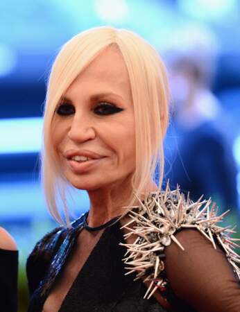 Clous et smoky eyes en 2013 pour Donatella Versace