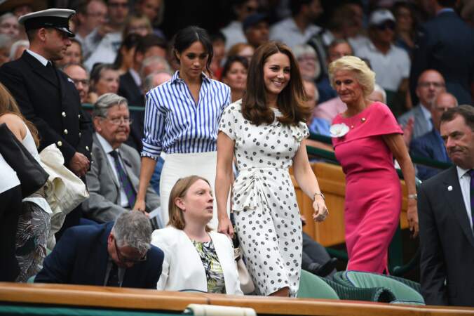 Kate Middleton suivie de Meghan Markle, les duchesses viennent assister à la finale dame du tournoi de Wimbledon