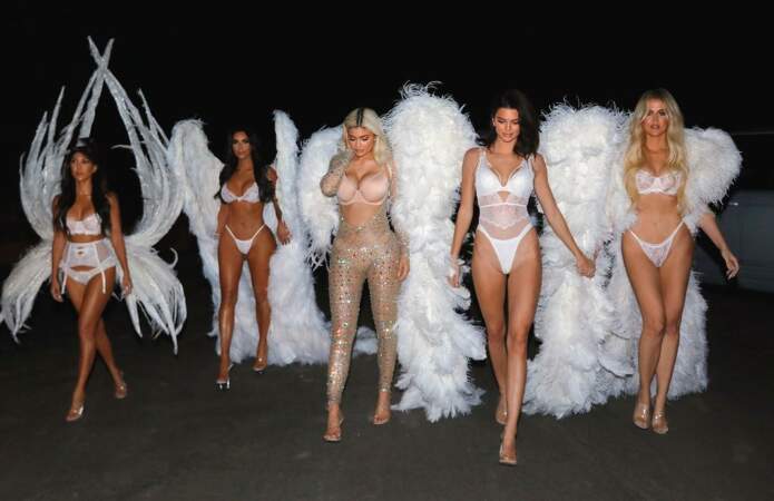 Les soeurs Kardashian en anges Victoria's Secret