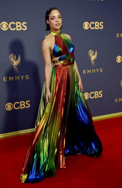 Emmy Awards 2017 : nous sommes circonspects devant la tenue de rainbow serpent de Tessa Thompson