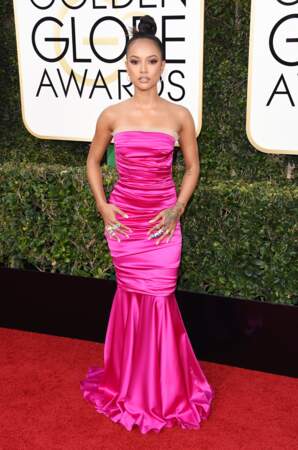 Golden Globes 2017 : Karrueche Tran (c'est une catastrophe. Pourquoi cette robe de Sue Ellen ??)