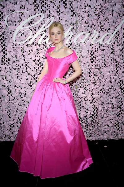 Elle Fanning dans une robe Vivienne Westwood