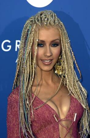 Christina Aguilera et ses longs cheveux blonds tressés