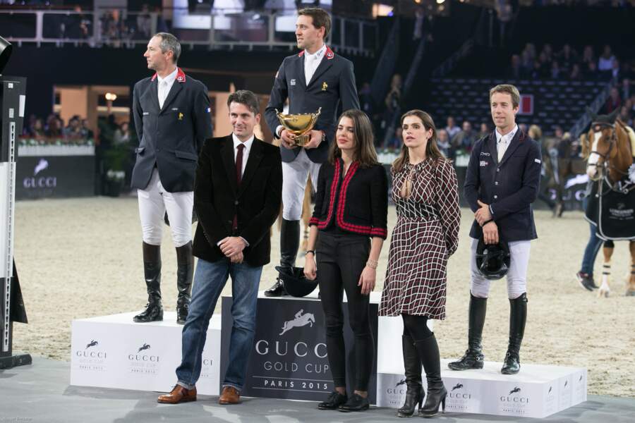 Charlotte Casiraghi remet le prix Gucci Gold Cup 