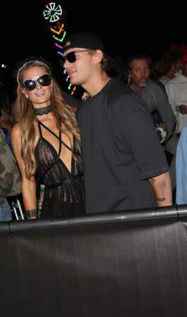 Festival Coachella : accompagnée de son chéri Chris Zylka, Paris Hilton a aussi choisi une tenue sexy