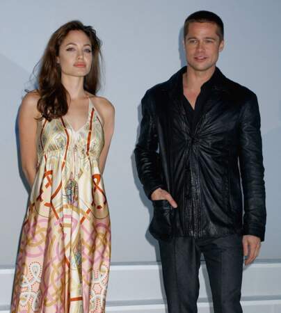 Brad Pitt et Angelina Jolie en pleine promo de Mr & Mrs Smith, pas très à l'aise les deux...