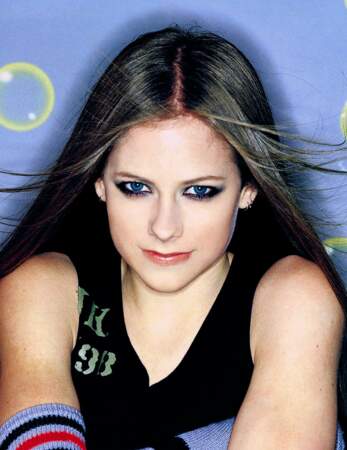 Avril Lavigne en brune...