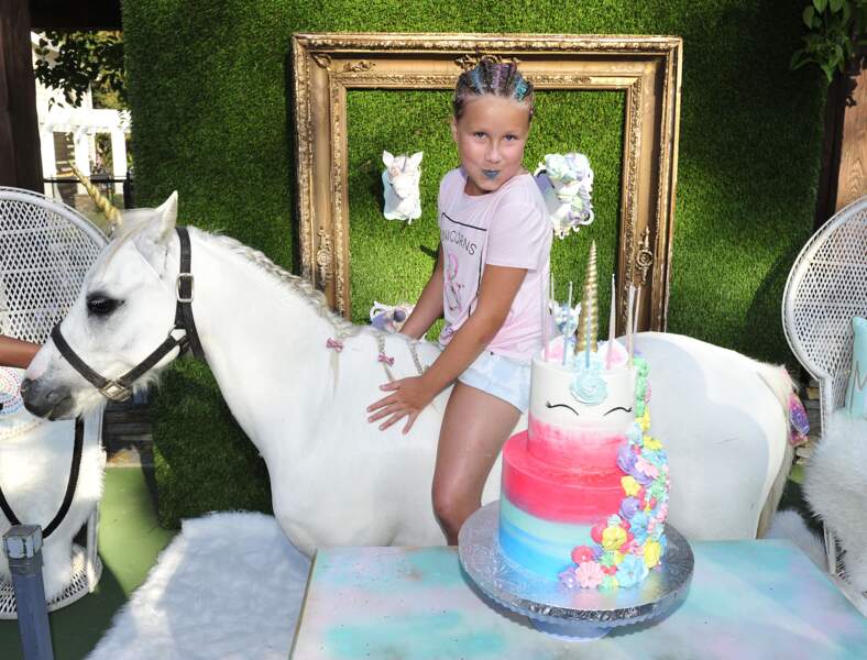 Tori Spelling invite Jennie Garth à l’incroyable anniversaire (avec licorne) de sa fille